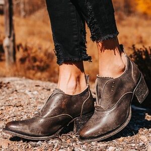 Freebird SADIE Distressed Leather Slip on Oxford Western Ankle Booties Size 8
